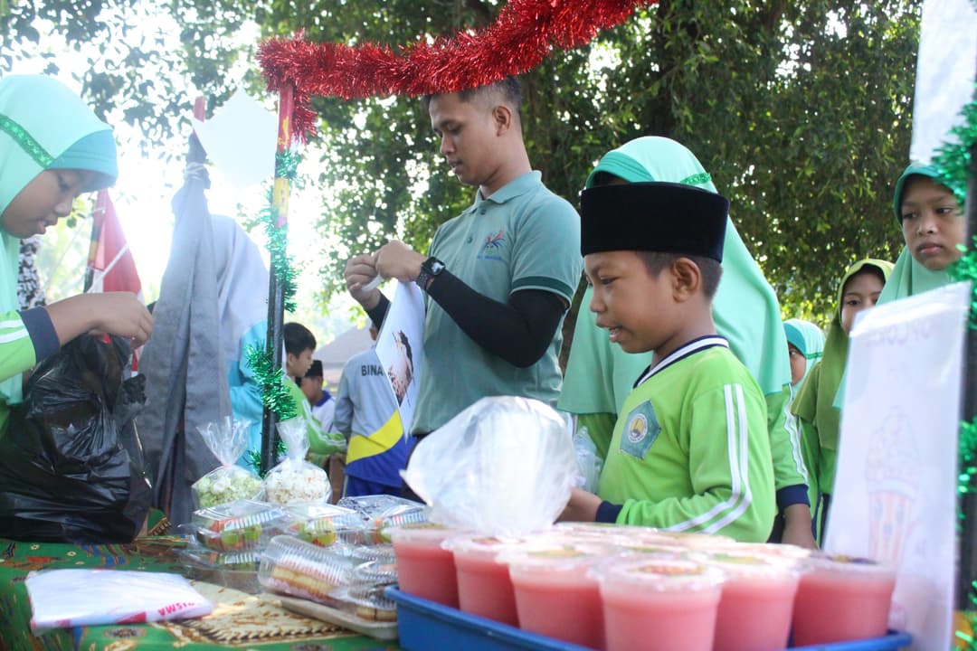 Hardiknas 2025 di MI Al Maarif Ngadri