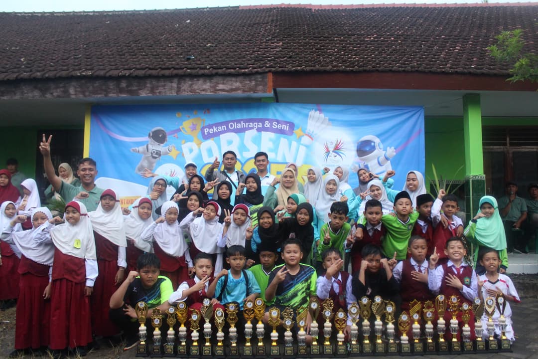 MI Al Maarif Ngadri Raih Juara Umum 2 Porseni Kecamatan Binangun 2025