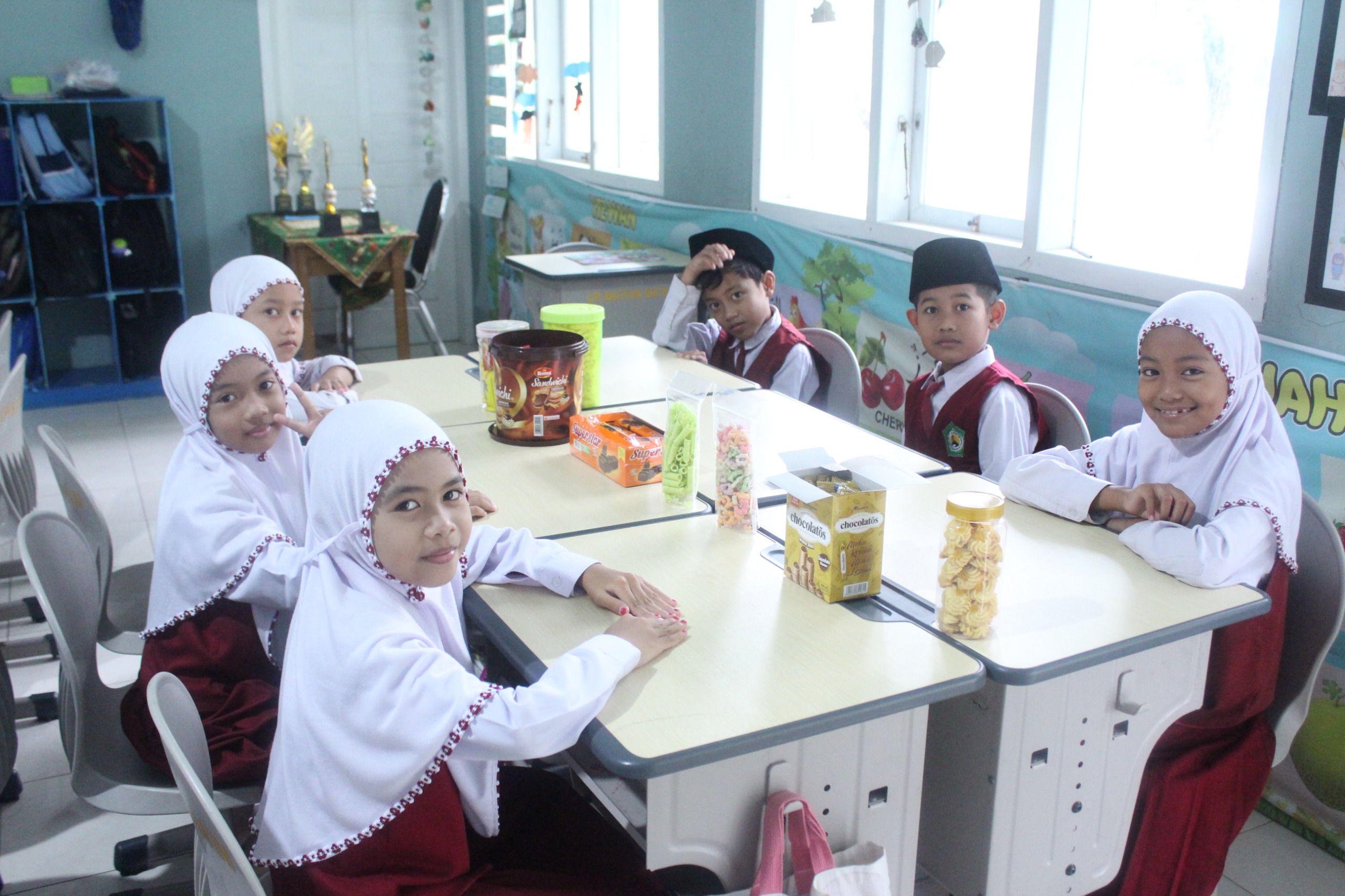 Suasana Hangat dan Penuh Keceriaan, MI Al Maarif Ngadri Adakan Halal Bihalal Setelah Libur Lebaran